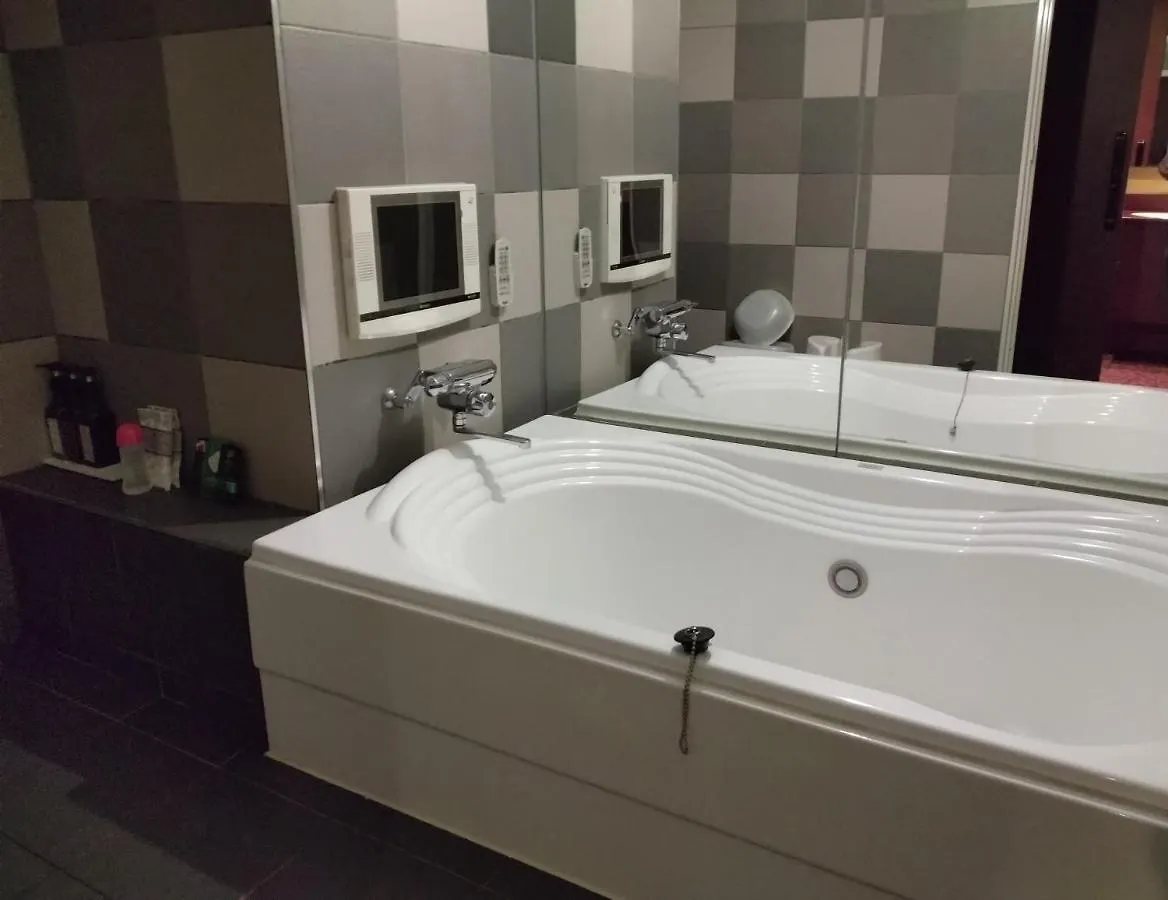 Hotel ホテル ベニ ウエスト 大人専用 Osaka